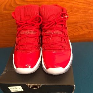 Jordan retro 11 Red